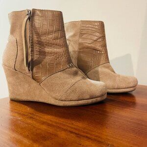 Tom’s Desert Wedge Booties Size 8.5